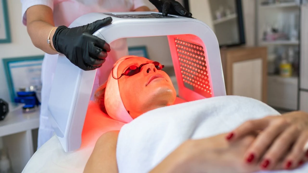 Combining Red Light Therapy with Skincare