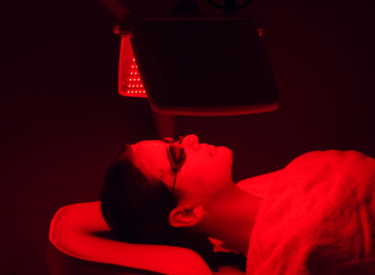 Red Light Therapy for Anti-Aging: How to Reduce Wrinkles and Lines