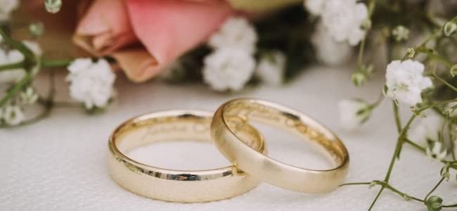 amazon-wedding-registry-featured.jpg Amazon Wedding Registry gifts arranged on a table with thank-you cards